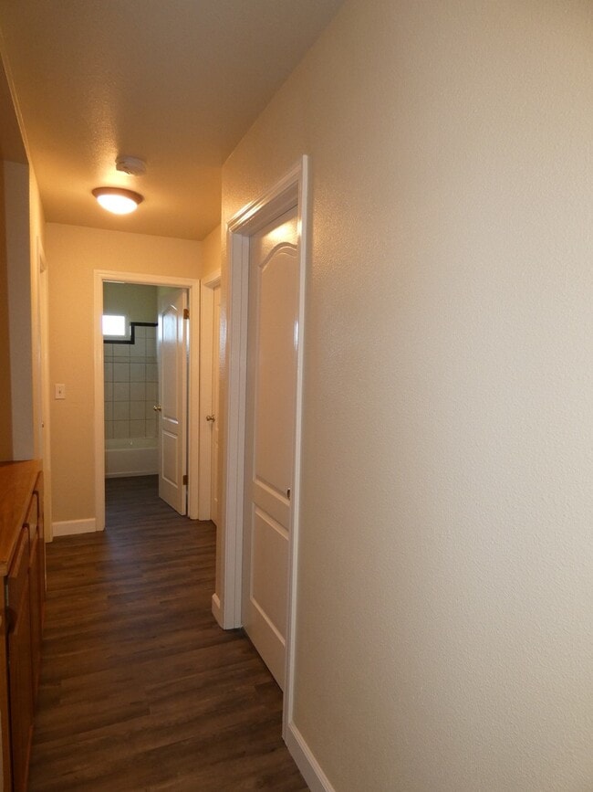 Building Photo - 4 bedroom, 2 bathroom in Suisun City