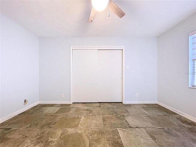 Building Photo - 1601 Riverhills Dr