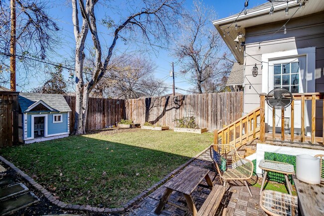 Building Photo - Amazingly Remodeled 1916 Home Located in N...