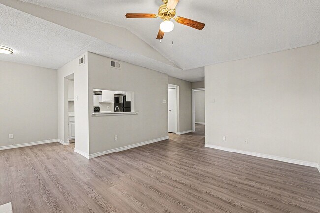 Building Photo - 3621 W Northgate Dr
