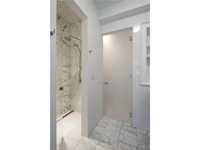 Building Photo - 2700 W Lake of the Isles Pkwy