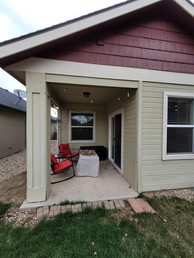 Building Photo - Dog Friendly Home in Boise!