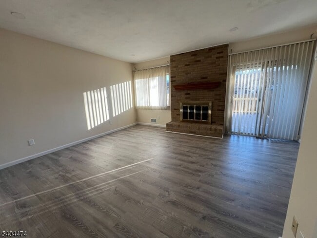 Building Photo - 124 Chelsea Way