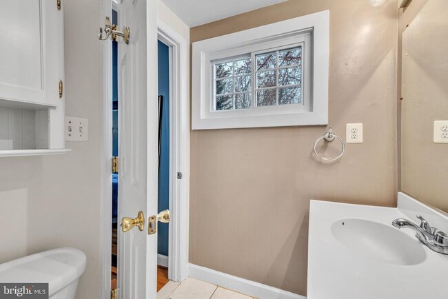 Building Photo - 4415 Elmwood Dr