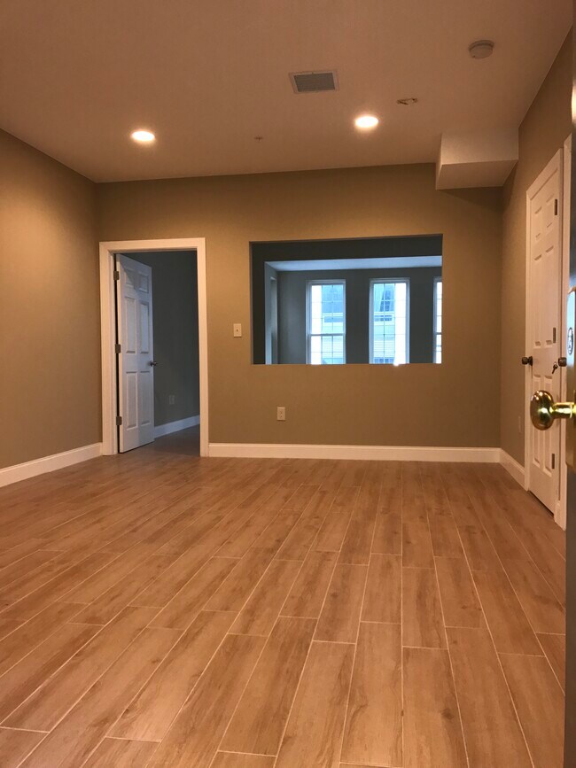 3F - 116 N 9th St