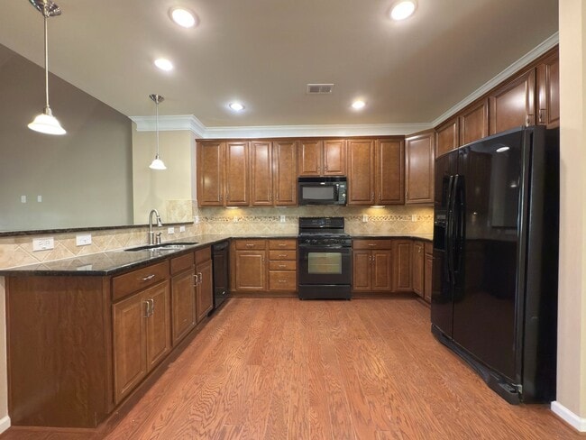 Building Photo - 3 Bedroom, 2.5 Bath, Loft, 2-Car Garage Ho...