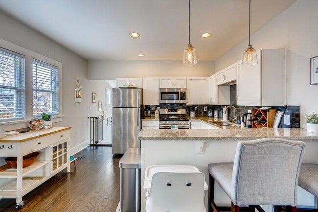 Building Photo - Remodeled Home in Berkeley/Mountain View Neighborhood