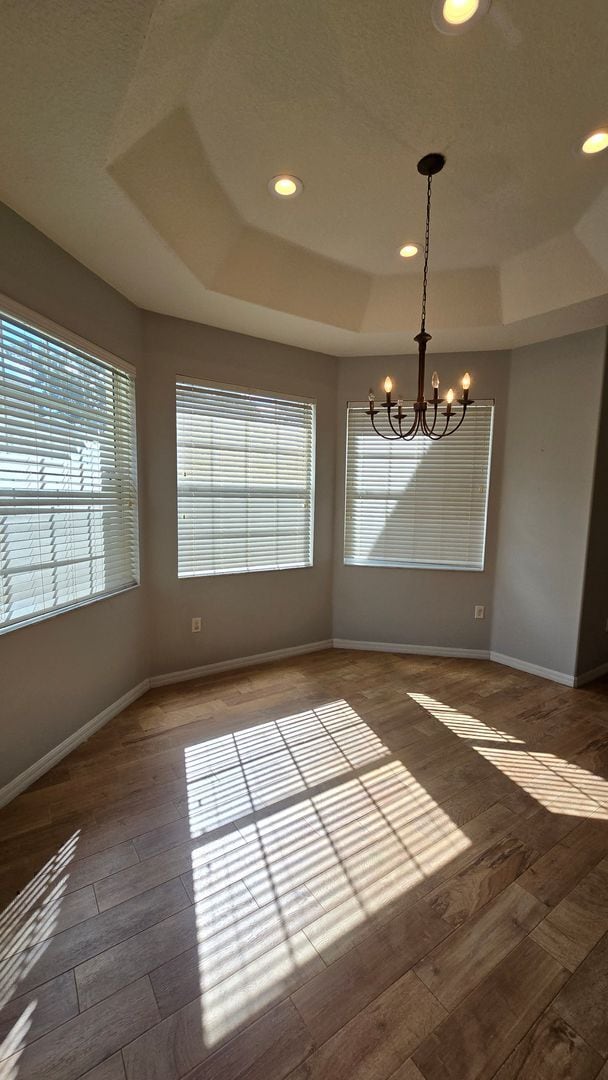 Building Photo - 3/2 w/ home office and 2 car garage