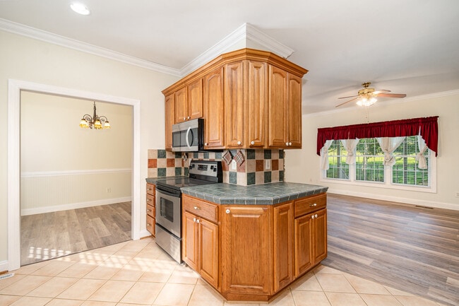 Building Photo - 8605 Haw River Rd