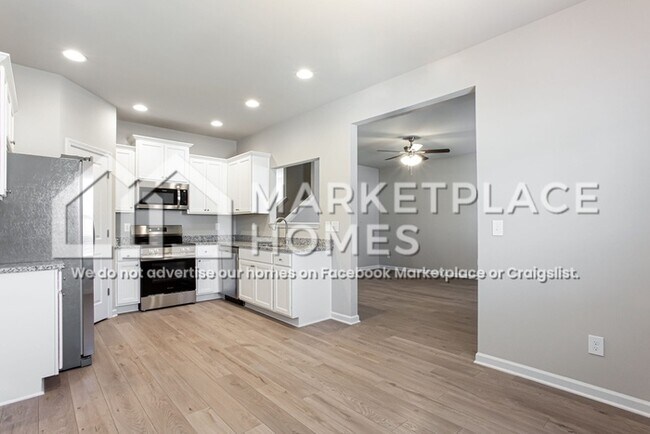 Building Photo - 242 Ww Carr Ave