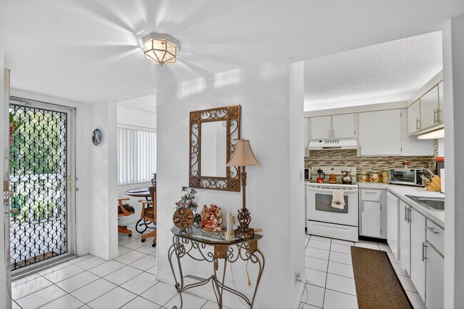 Building Photo - 3146 Via Poinciana