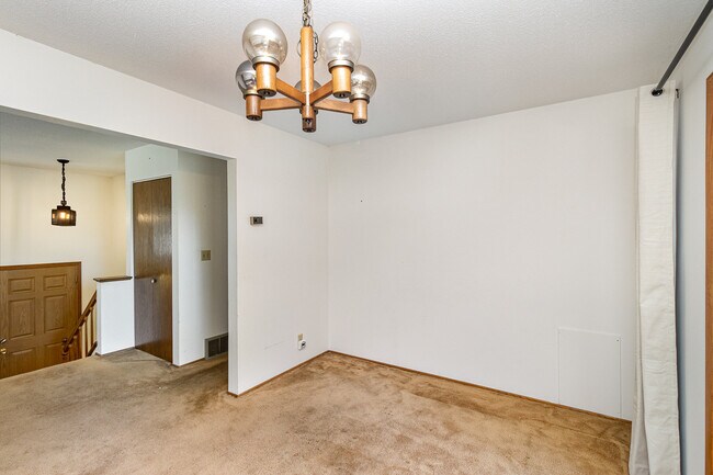 Dining Area - 3937 Pumice Ct