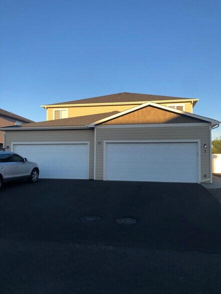 Building Photo - 711 N 29th Ave