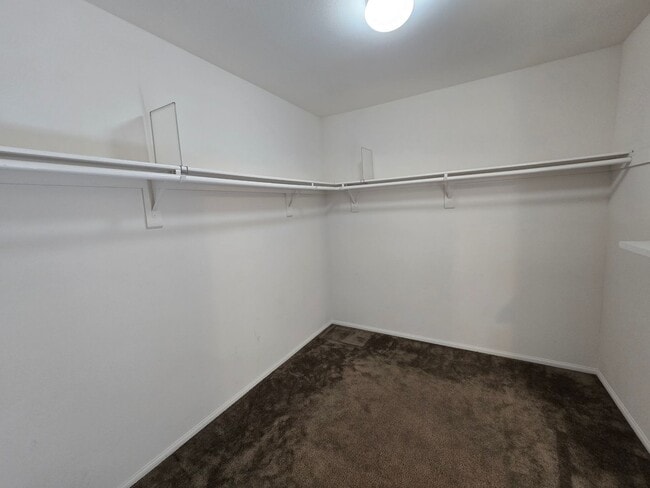 Building Photo - Spacious Home in Amenity-Rich Community