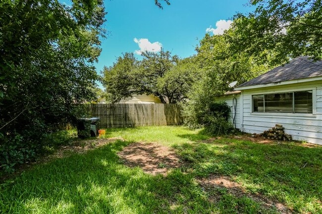 Building Photo - 8215 Wimbledon Ln