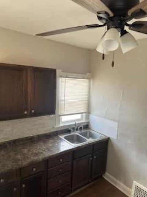 Building Photo - 2027 Brussels St