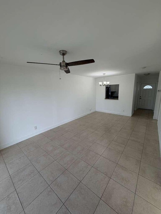 Building Photo - 9851 Sandalfoot Blvd