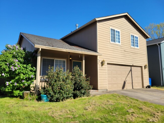 Building Photo - Updated House in NE Salem - Fenced Yard - Pet Friendly