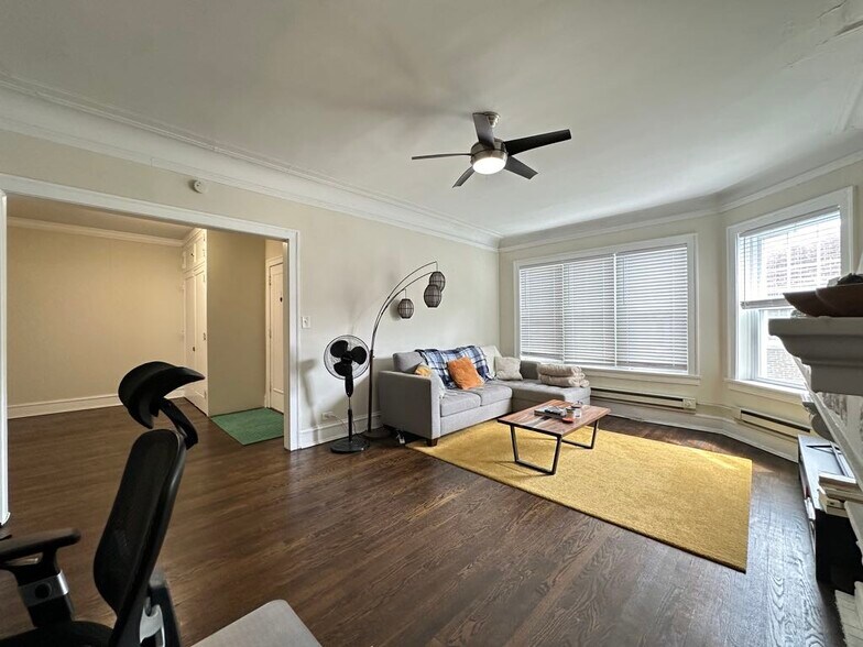 Building Photo - 327 Kedzie St