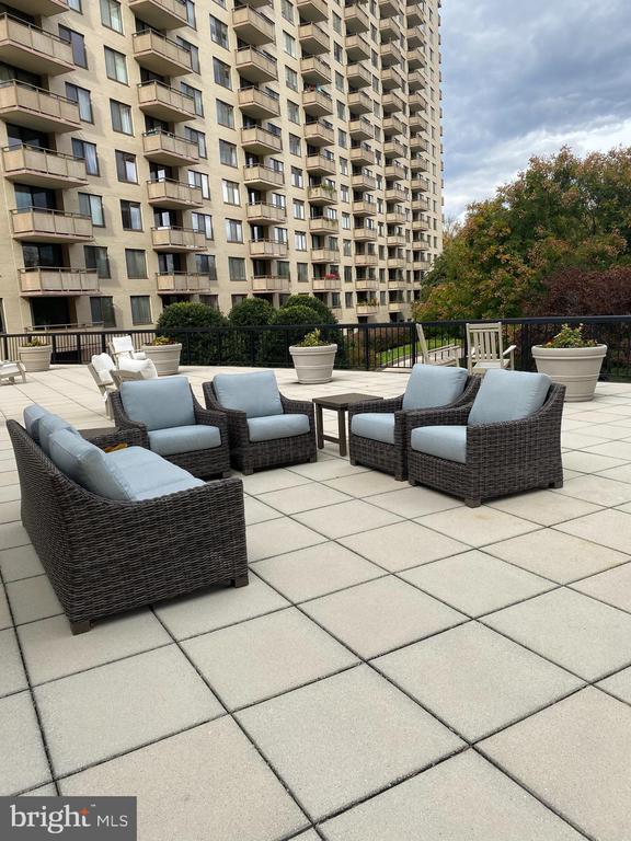 Building Photo - 5225 Pooks Hill Rd