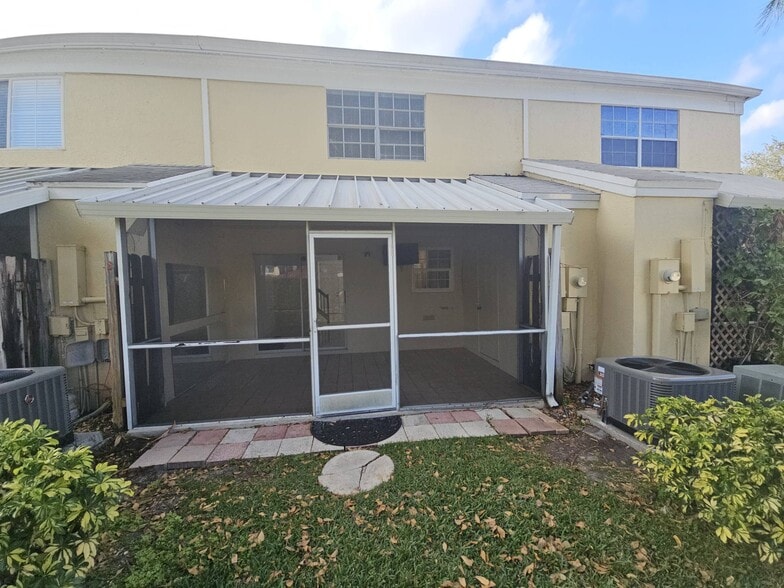 Building Photo - 2925 Belmont Ln