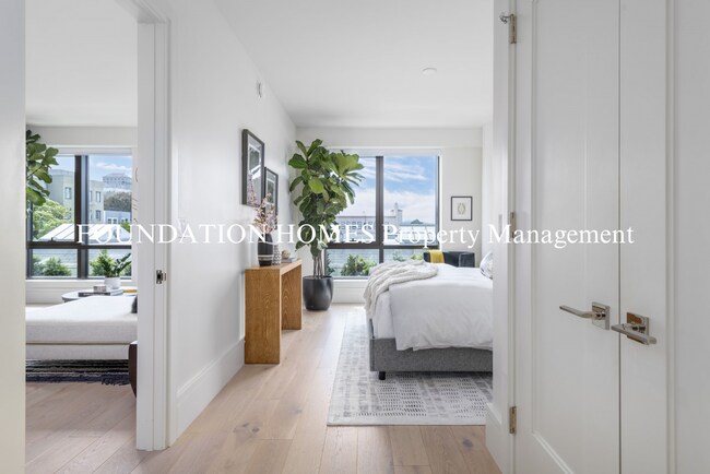 Building Photo - Luxury 2BD/2BA Condo at Union House!  Panoramic Views!  Doorman!  A/C!  FOUNDATION HOMES