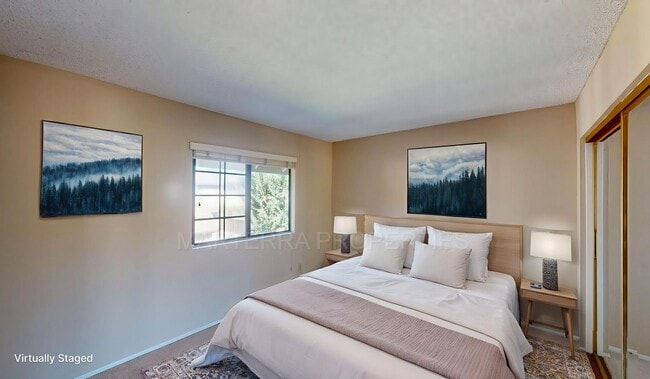 Building Photo - 3 Bed/2.5 Bath Townhome In Eastside Costa Mesa!
