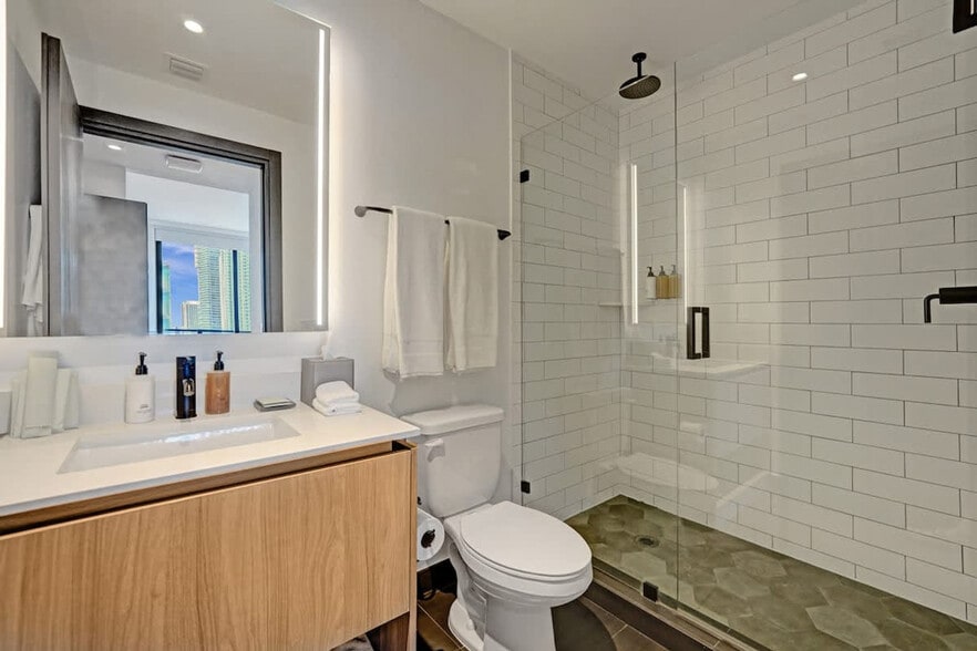 Building Photo - 398 NE 5th St