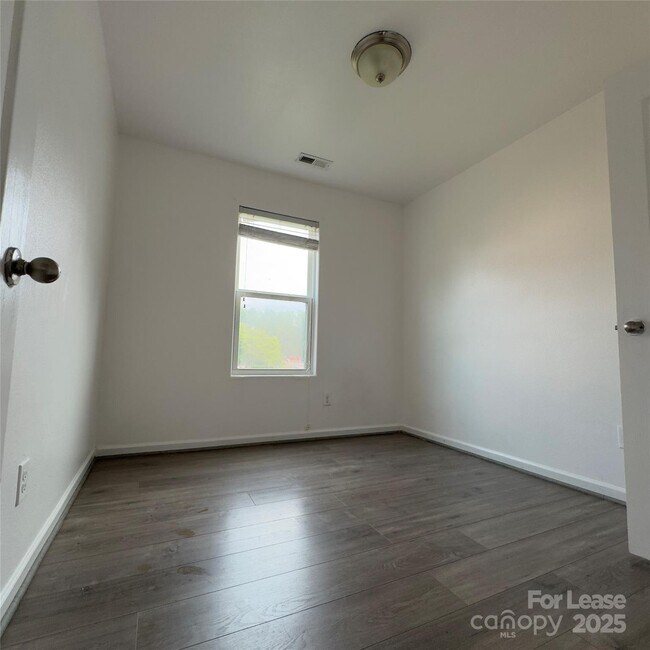 Building Photo - 9013 Maidenhair Ct