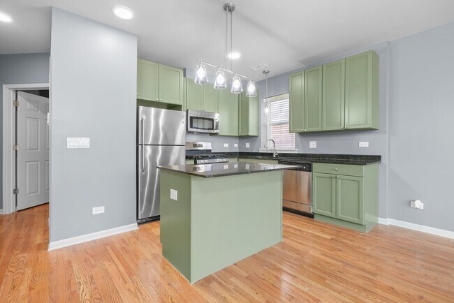 Building Photo - 6617 S Ingleside Ave