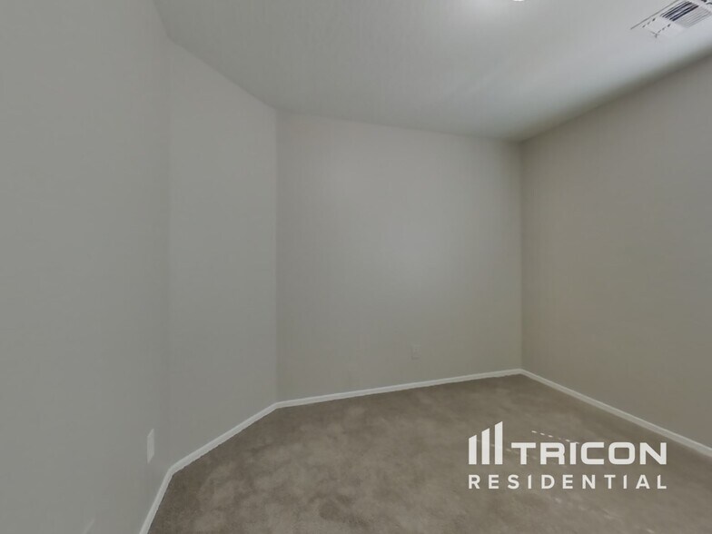 Building Photo - 14132 W Country Gables Dr