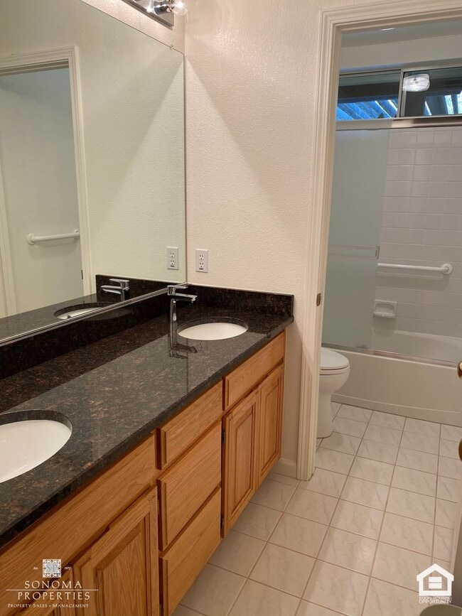 Building Photo - 4 Bedroom Eastside Gem!