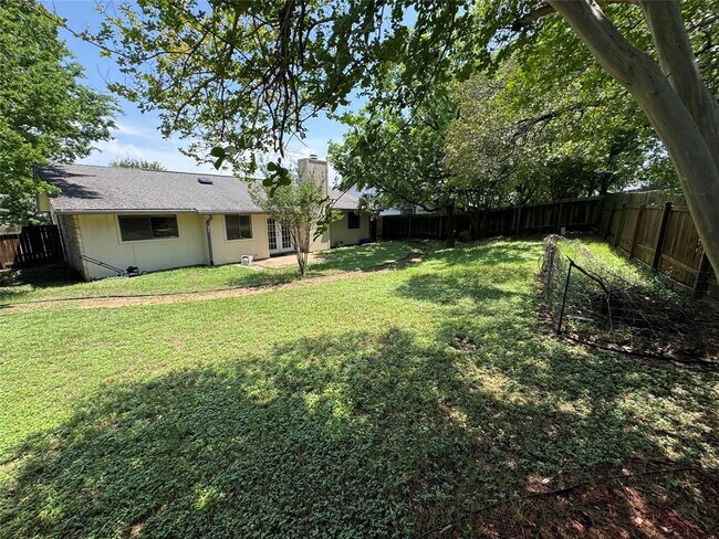 Building Photo - 2112 Surrender Ave