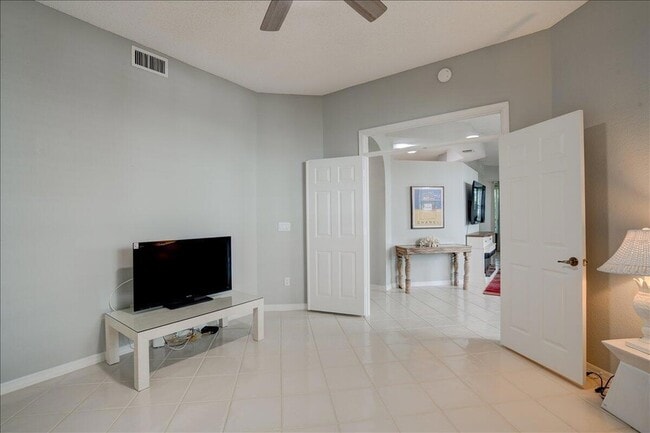 Building Photo - 10173 Andover Coach Cir