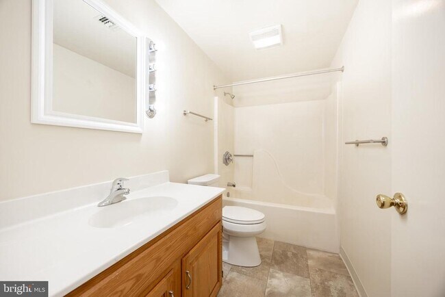 Building Photo - 3183 Main St.