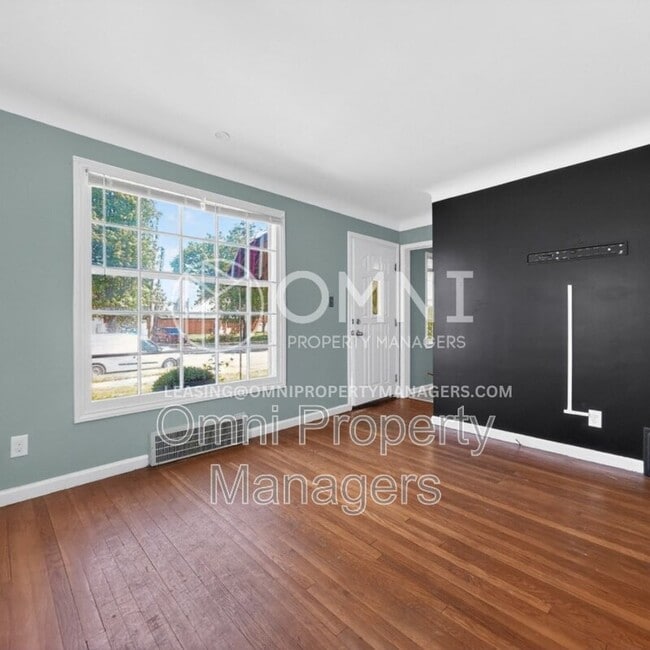 Building Photo - 11529 Roxbury St