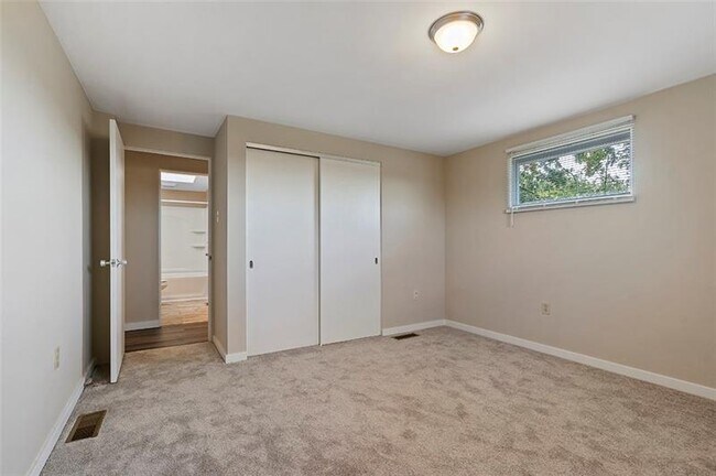 Building Photo - 8966 Knoll St