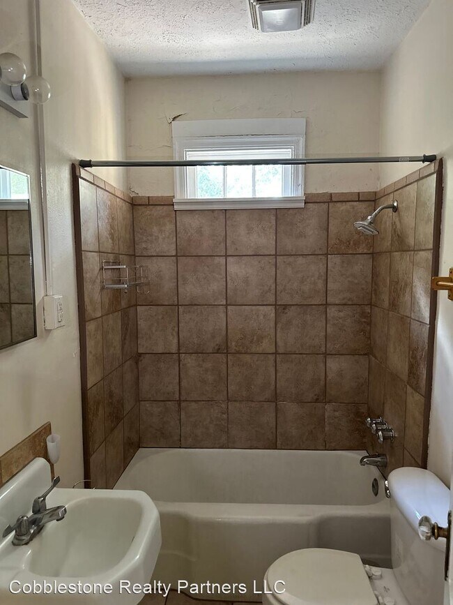 Building Photo - 2 br, 1 bath House - 62 W Bennett Street