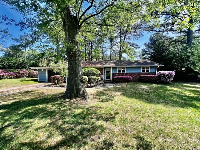 Building Photo - Beautiful waterfront home