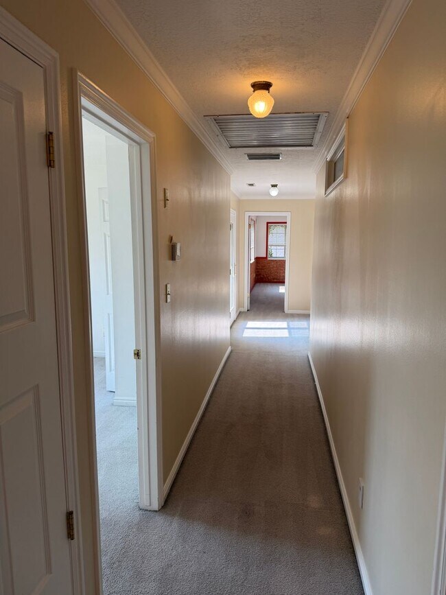 Building Photo - 479 S Palisade Dr