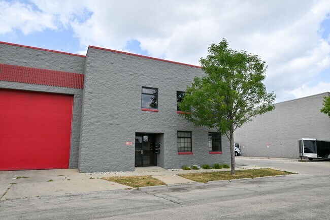 Building Photo - 2121 S 55th St