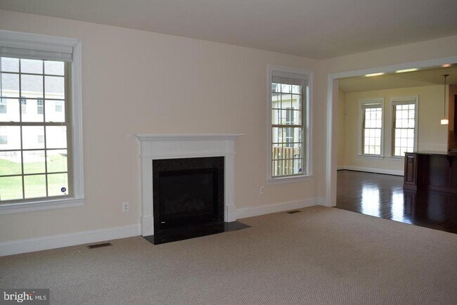 Building Photo - 42159 Tecumseh Hills Dr