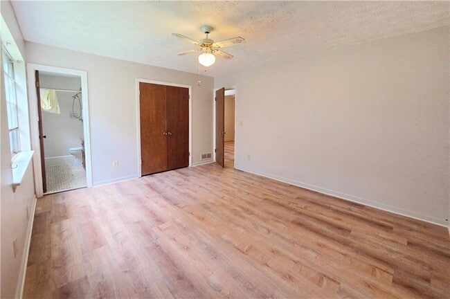 Building Photo - 3533 Charlotte Dr