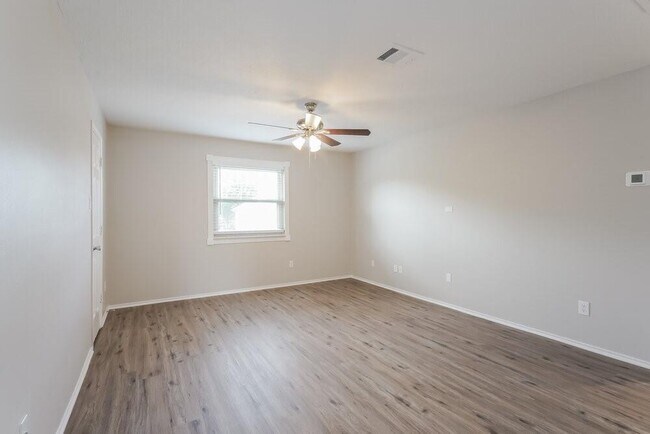 Building Photo - 8907 Aspen Pl Dr