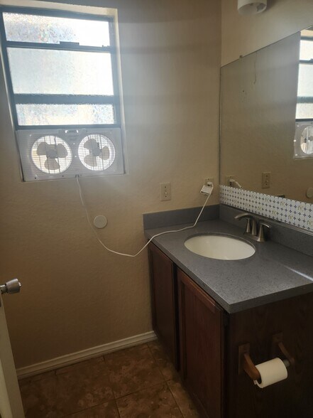 Building Photo - 1208 Roswell Ave