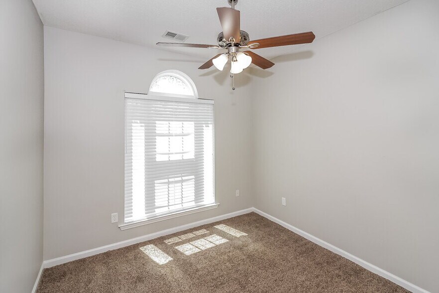 Building Photo - 40 Sweet Leaf Ln