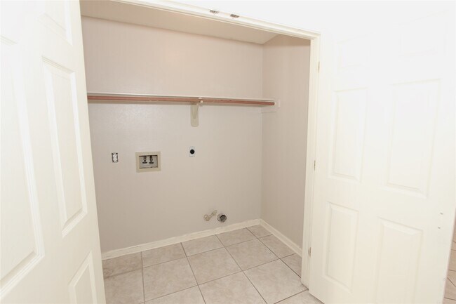 Building Photo - 3311 Twelve Oaks Ln