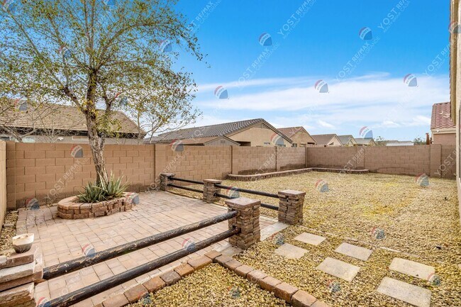 Building Photo - Stylish, low-maintenance living in Mission...