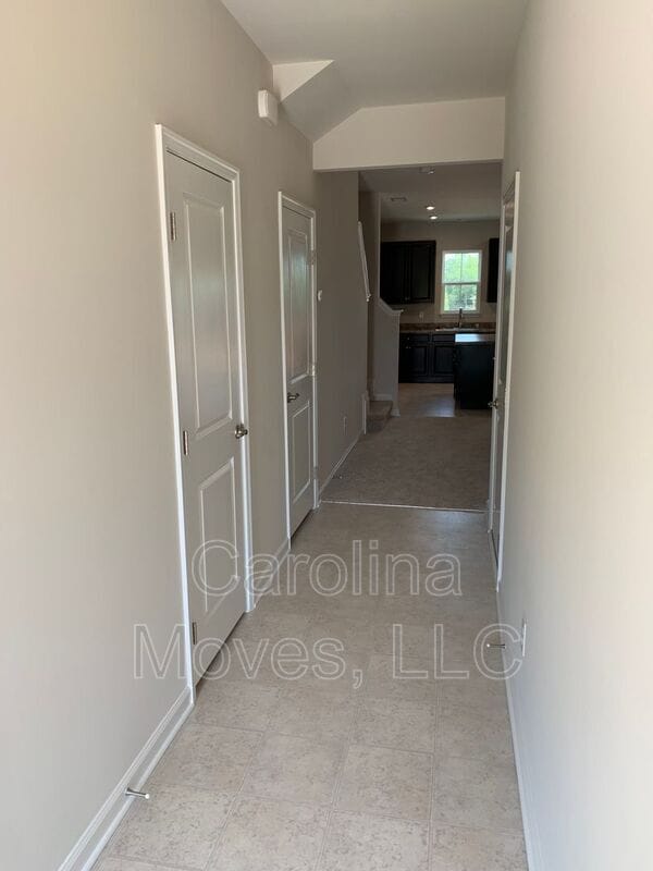 Building Photo - 10 Country Dale Dr