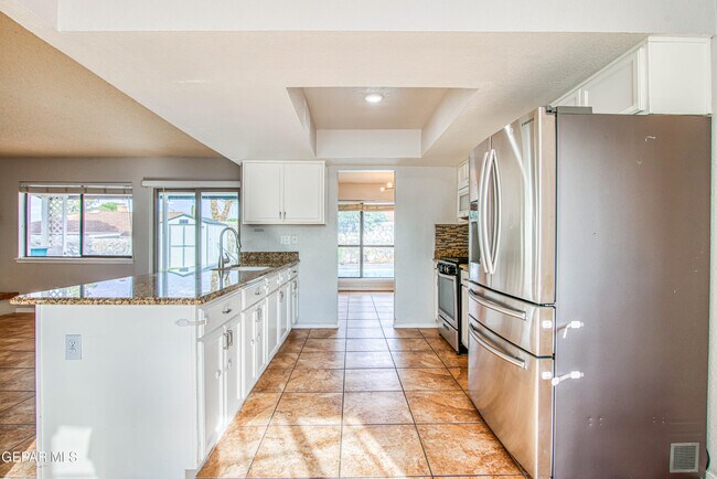 Building Photo - 853 El Parque Dr